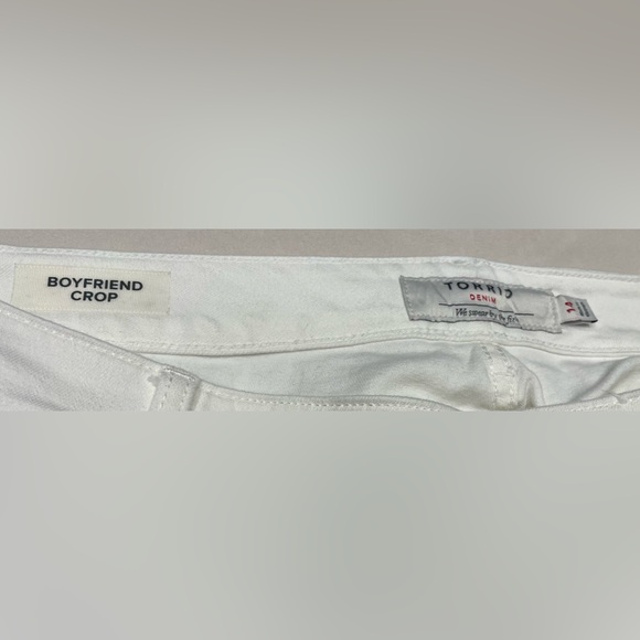 Woman’s Torrid Cropped Boyfriend Jeans Size 14 - Picture 5 of 6